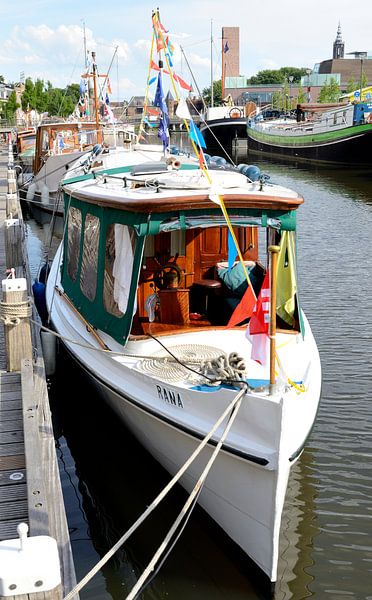 Een oude bakdekkruiser aan de kade in Amersfoort. par Cees Laarman