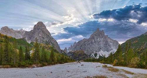 Het Fischleindal met zicht op de Oberbachernspitzen in het Natuurpark Drei Zinnen, Sexten - Sesto, Zuidtirol - Alto Adige - Trentino, Italië