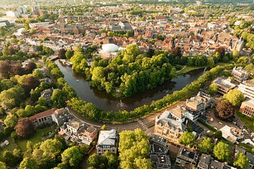 Luchtfoto binnenstad Zwolle in de lente