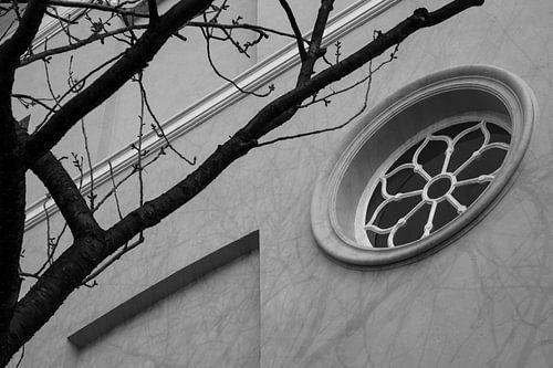 Rond venster in de  Archipelbuurt Den Haag