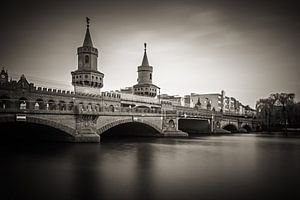 Black and White Photography: Berlin – Oberbaum Bridge van Alexander Voss