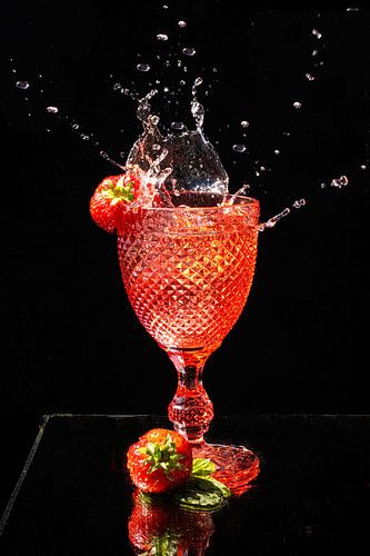 Strawberry Splash by SO fotografie