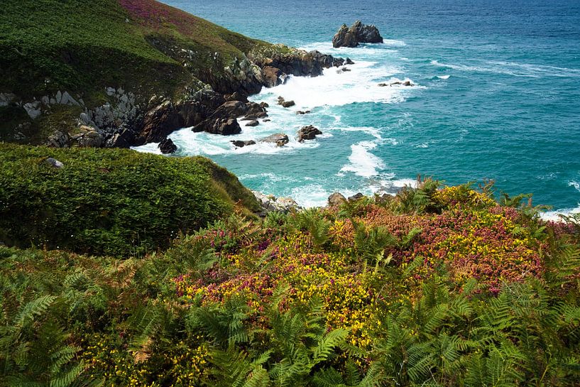 Colourful coast at Pointe Milliere | Brittany by Flatfield