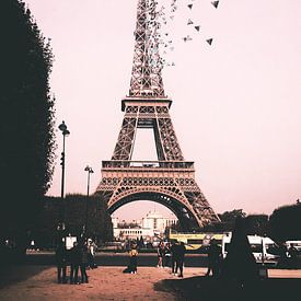 surrealer Eiffelturm von Marith Buma