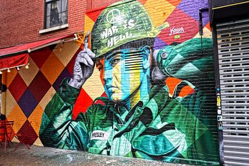 Wandgemälde "Krieg ist die Hölle" von Eduardo Kobra