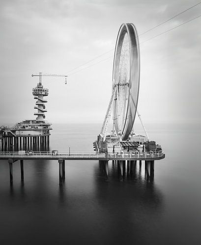 Pier Scheveningen in zwart wit - Nederland