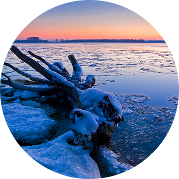 Hollands Landschap, winterlandschap bij zonsopkomst of zonsopgang, Dordrecht, Nederland van Frank Peters