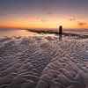 Plage de Sint Maartenszee - Coucher de soleil avec poteau dans le surf sur KB Design & Photography (Karen Brouwer)