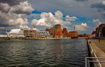 Wismar-  Hafen mit Hafenspeichern von Holger Felix