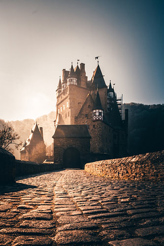 Kasteel Eltz in Duitsland met ongelooflijk zonlicht