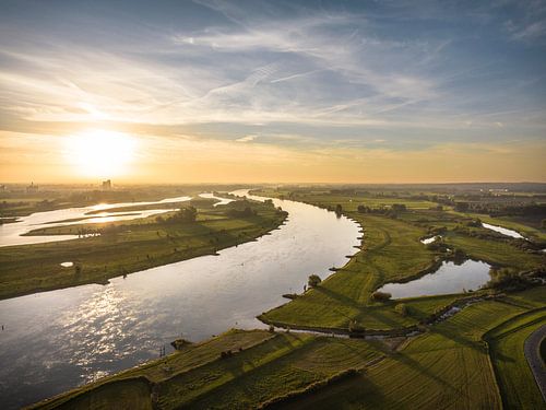 Zonsopgang over de IJssel in de IJsseldelta tijdens de herfst