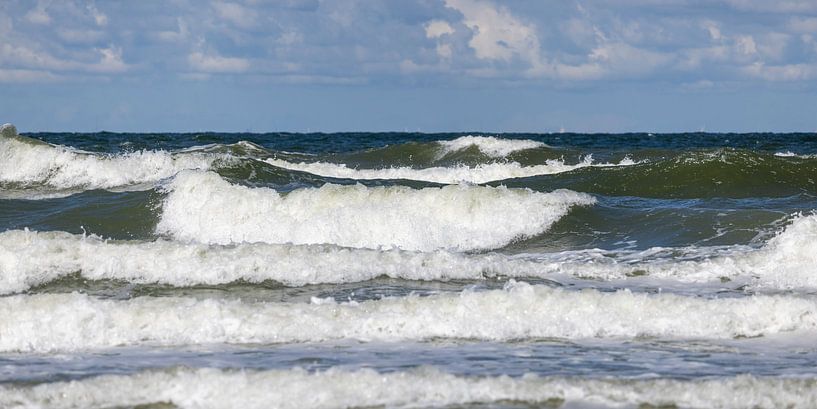 The sea and the eternal play of the waves by Christoph Schaible