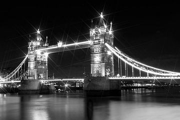 Tower Bridge bij nacht van Melanie Viola