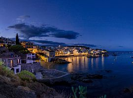 Les plages, Platgeta de Calella, Platja d'en Calau la nuit, Calella de Palafrugell, sur Rene van der Meer