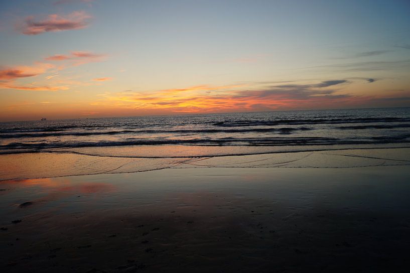 Zonsondergang aan zee von Maarten Voshol