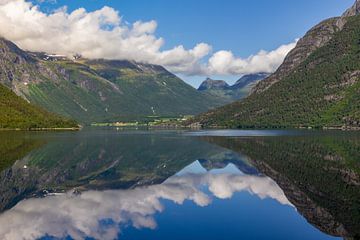 Lac du Eikesdal, Norvège sur Adelheid Smitt