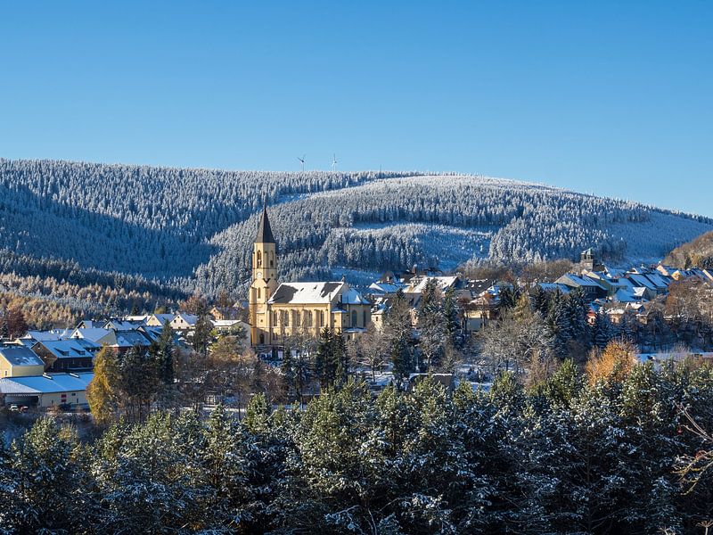 Stadsgezicht in de winter in Schneeberg Saksen van Animaflora PicsStock