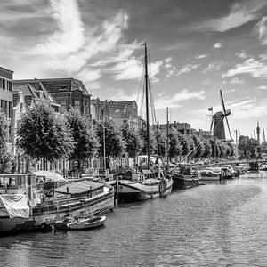 ROTTERDAM Pittoresque Delfshaven avec vieux moulin De Distilleerk | Monochrome