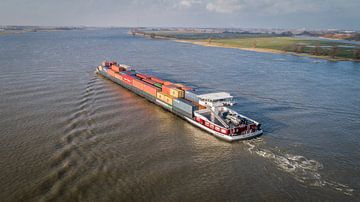 Motor freighter Sailing Home by Vincent van de Water