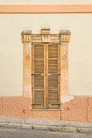 Gesloten houten luiken