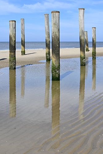 Palendorp op het Noordzee strand