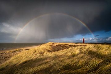 Ein Regenbogen über dem Leuchtturm von Ouddorp