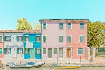 yellow boat in front of pastel houses von Michael Schulz-Dostal