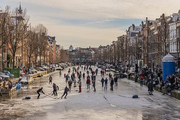 Schaatsen op de Prinsengracht in Amsterdam van Karin Riethoven