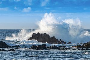 Smashing Wave in Monterey_USA_landscape von Ricardo Bouman Fotografie