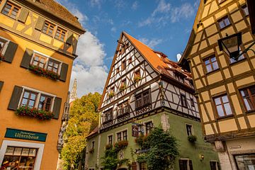 Kleurrijke vakmanshuizen in Rothenburg ob der Tauber van Laura V
