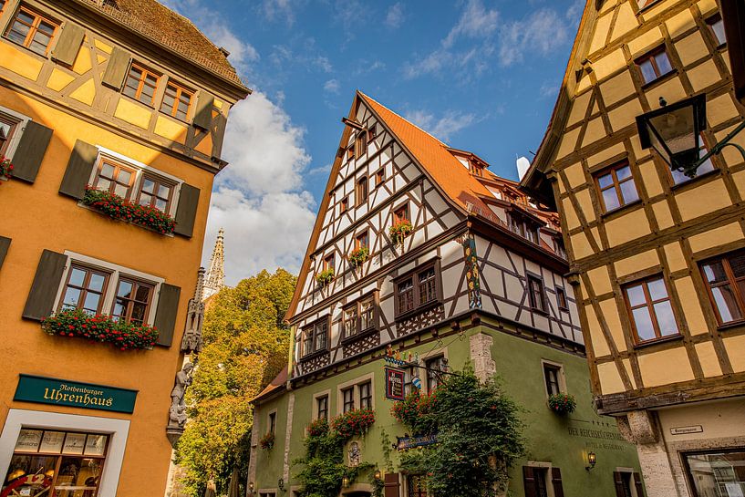 Kleurrijke vakmanshuizen in Rothenburg ob der Tauber van Laura V