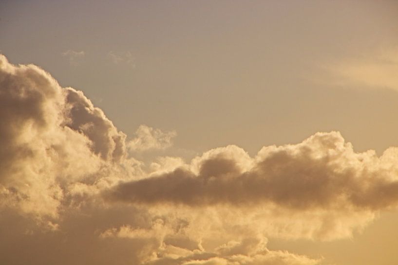 Bewolkte zonsondergang van Maarten Borsje