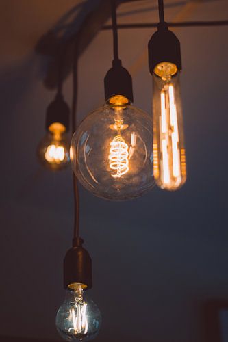 4 Leuchten an der Decke