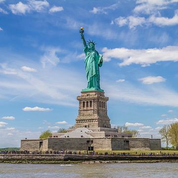 NEW YORK CITY Statue of Liberty by Melanie Viola