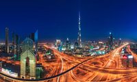Dubaï Skyline Sheyk Zayed Road Panorama à l'heure bleue par Jean Claude Castor Aperçu