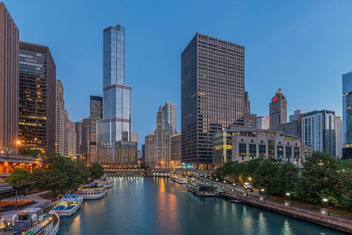 Daybreak Chicago River van Bart Hendrix