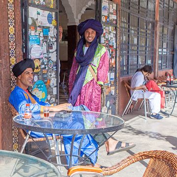 Brève pause cigarette dans le Haut-Atlas (Maroc) sur t.ART