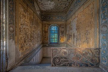 The yellow hall by Lien Hilke