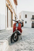 Roestige Vespa Scooter, in Griekenland.