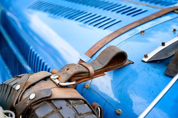 Detail op een vintage Bugatti Type 35 racewagen van Sjoerd van der Wal