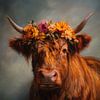 Highlander écossais avec couronne de fleurs dans des tons chauds sur But First Framing