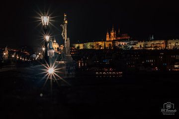 Karlsbrücke Prag am Abend von Rolf Berends
