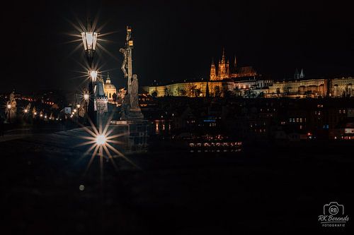 Pont Charles à Prague le soir sur Rolf Berends
