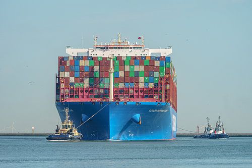 Arrivée du porte-conteneurs Cosco Shipping Star. sur Jaap van den Berg