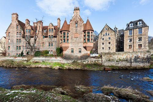 Historische gebouwen langs het riviertje Leith in Dean Village in Edinburgh