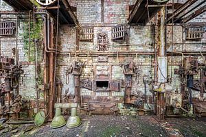 Lost Place - verlassenes Heizhaus - die Natur kommt zurück