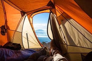 View from the tent after climbing a mountain sur Michiel Ton