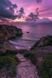 Ozean unter goldener Sonne