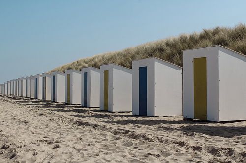Weiße Strandhütten im Retro-Stil von Imladris Images