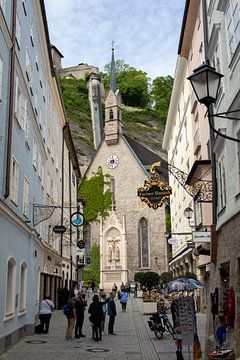 In de oude binnenstad van Salzburg (Bürgerspitalkirche St. Blasius) van t.ART